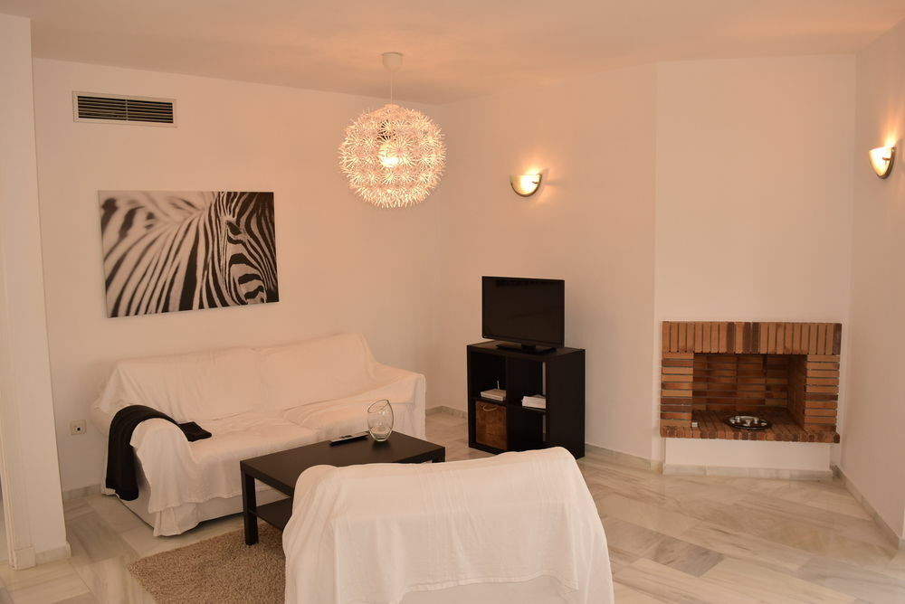 Apartamentos Y Casas Serinamar Marbella El Angel Exterior photo