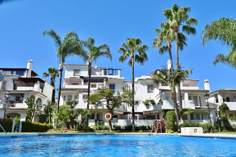 Apartamentos Y Casas Serinamar Marbella El Angel Exterior photo
